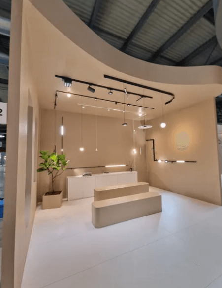 diseno stand euroluce